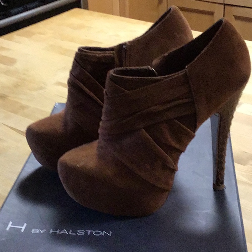 H by HALSTON tan suede booties
